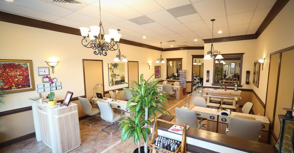 Polished Cary Nails interior, full studio view