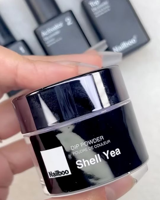 Dip powder vs. SNS nails