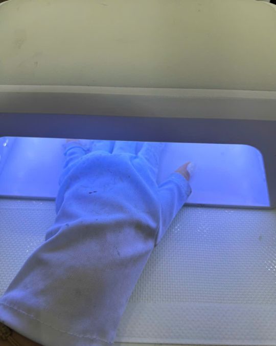 Gel vs. Shellac Manicures both have to use UV_LED lamp