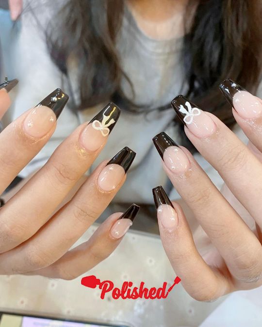 Square-tipped nails Bow with Black FRench Tips