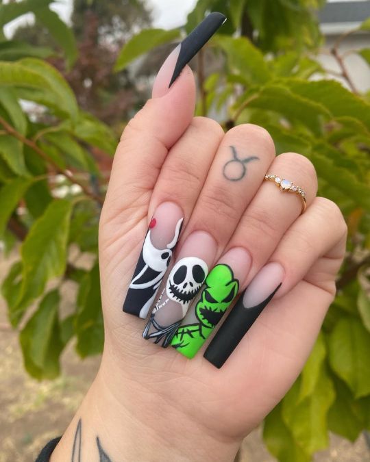 Nightmare Before Christmas French Tips