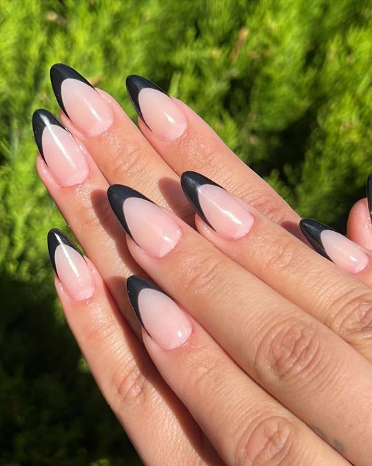 Pointed Noir Black French Tips