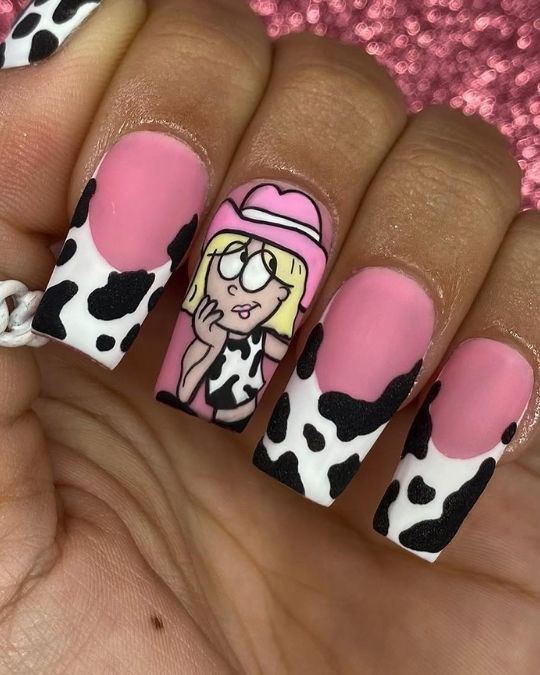 Lizzie McGuire-inspired nails with cow print french tip