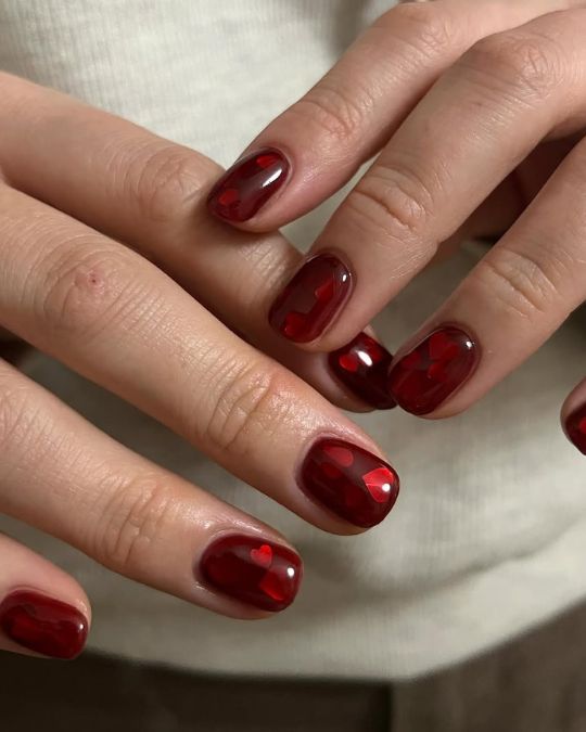 Short rounded nails with classic red heart
