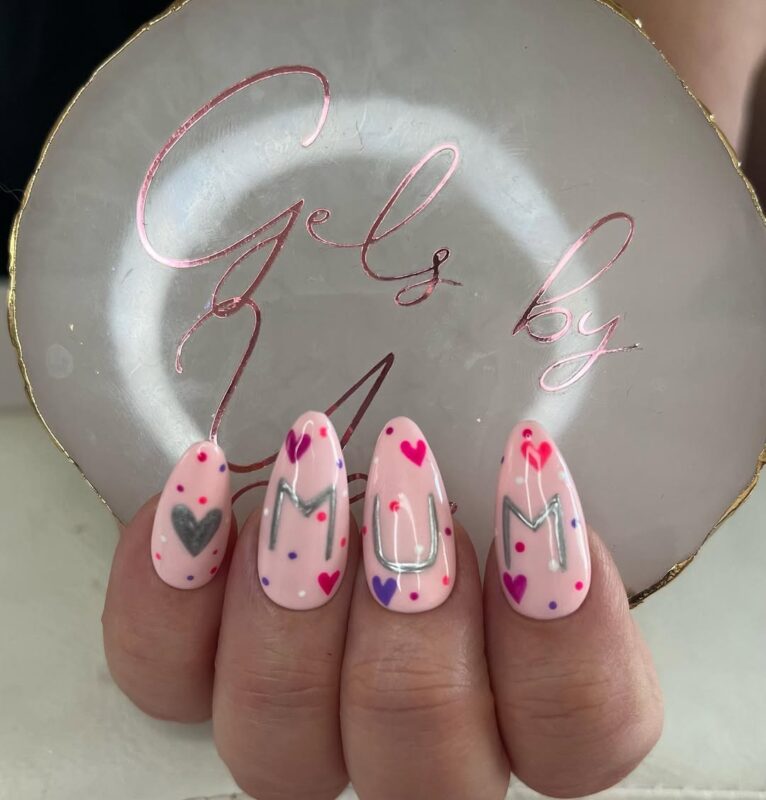 Sassbeautyandtraining Metallic MUM Hearts — adorable mother&#8217;s day nail art idea