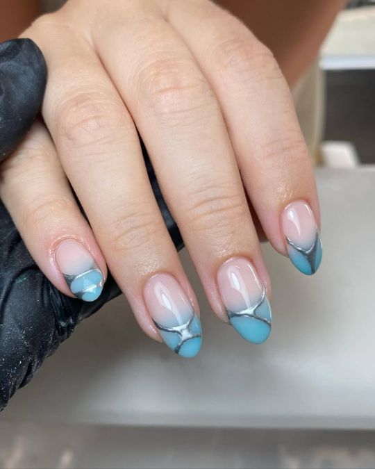 Cool Chrome French Tips
This chrome-tipped ombre is giving me such futuristic, minimalist vibes! The blue metallic gradient creates cool, modern energy that feels totally avant-garde.